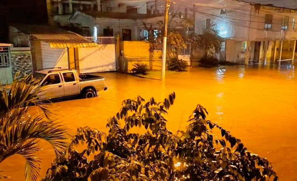 Lluvias Afectan A M S De Mil Familias En Ecuador