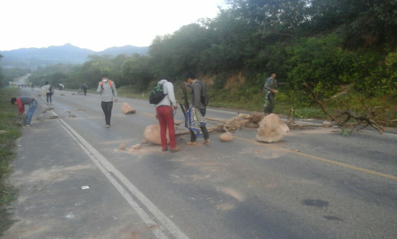 Macharetí radicalizan bloqueo en ruta Santa Cruz-Yacuiba