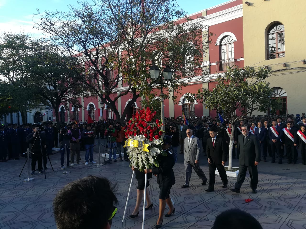 Ofrendas florales, misa y sesión de honor para celebrar los 444 años de fundación de Tarija (FOTOS)