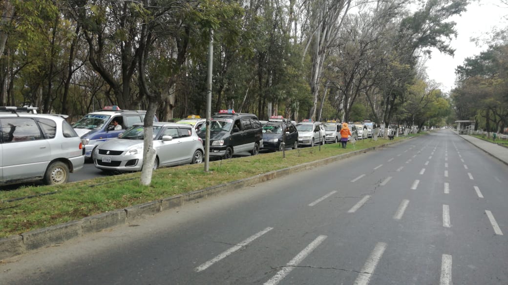 Marcha y caravana de taxi trufis se movilizan en Tarija (Videos)