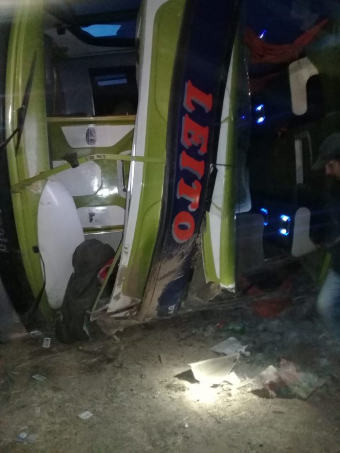 Accidente de bus deja dos muertos y 24 heridos