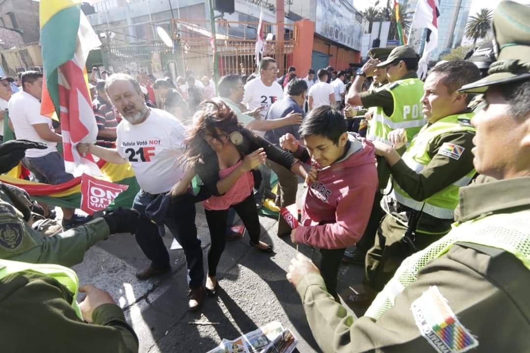 Desfile en Cochabamba se desarrolló en medio de gritos de ‘Bolivia dijo No’