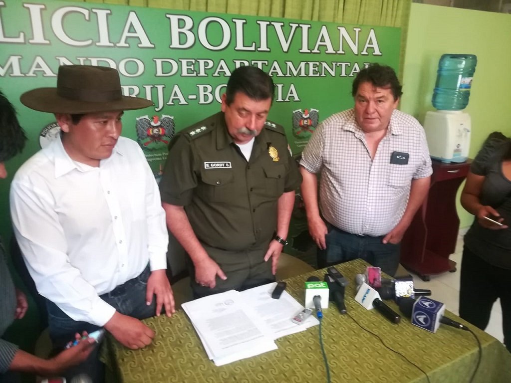 Policía Departamental y Federación de Campesinos firma acuerdo para evitar el uso de agroquímicos