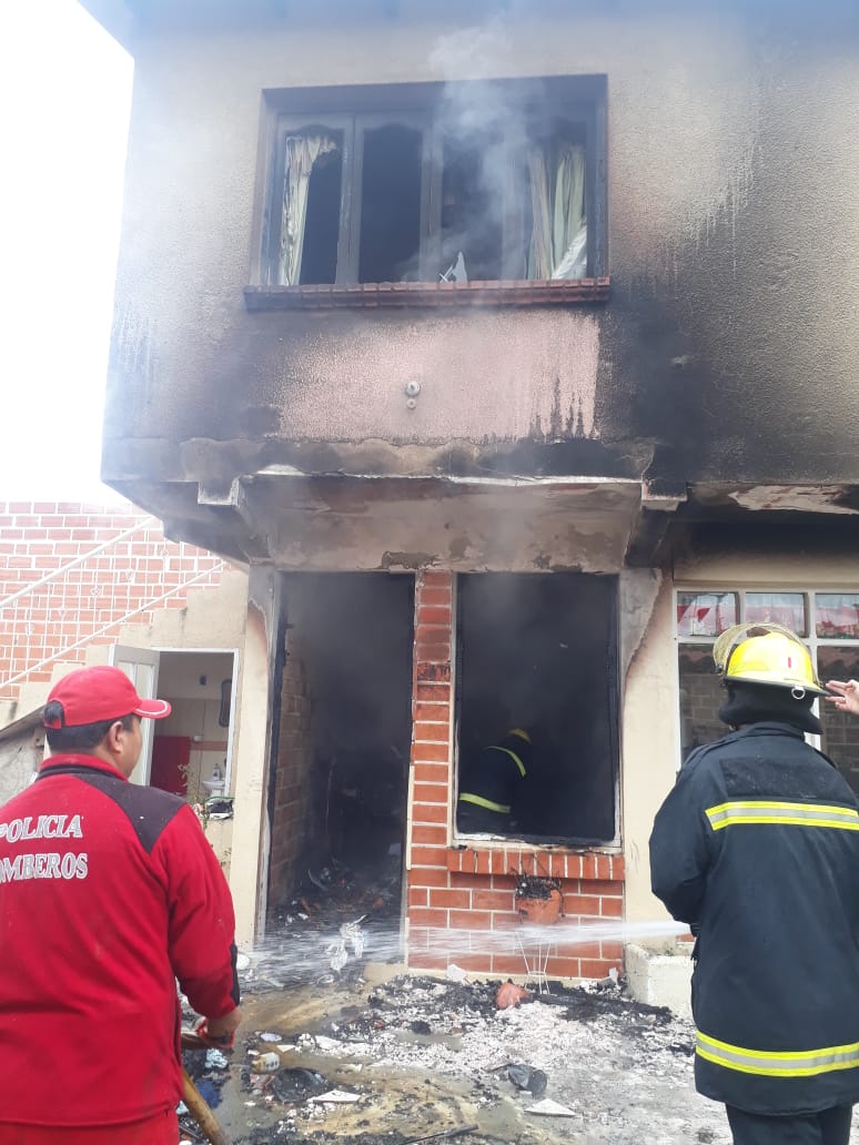 Bomberos sofocan incendio suscitado en el barrio Bartolomé Attard