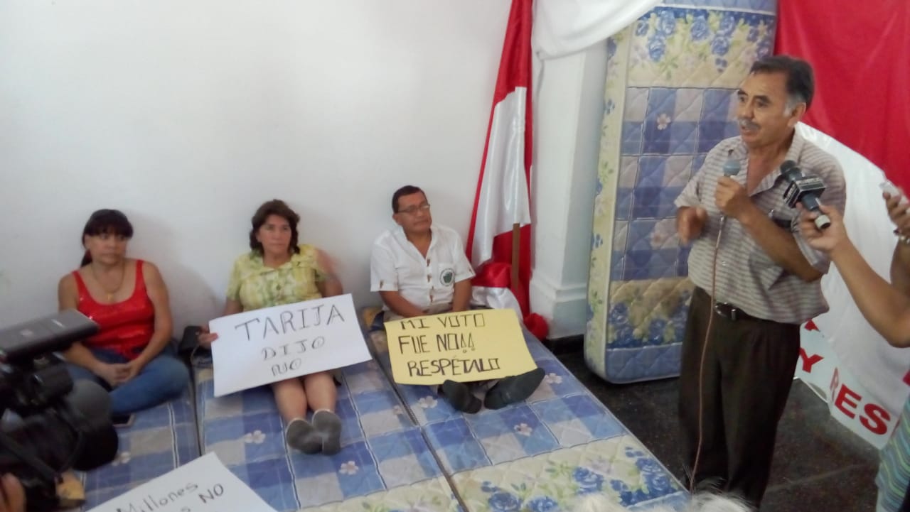 Cívicos inician piquetes de huelga en defensa del voto del 21F