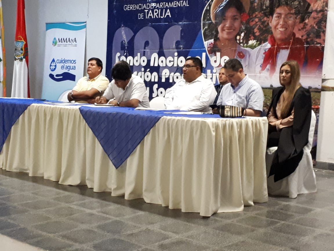 Presidente recibe 46 proyectos para programa "Mi Agua V" en Tarija