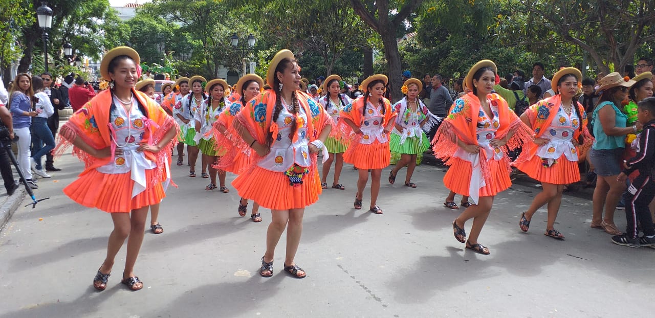 Inician festejos de jueves de comadres en Tarija