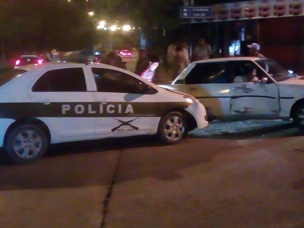 Vehículo policial colisionó en avenida Circunvalación