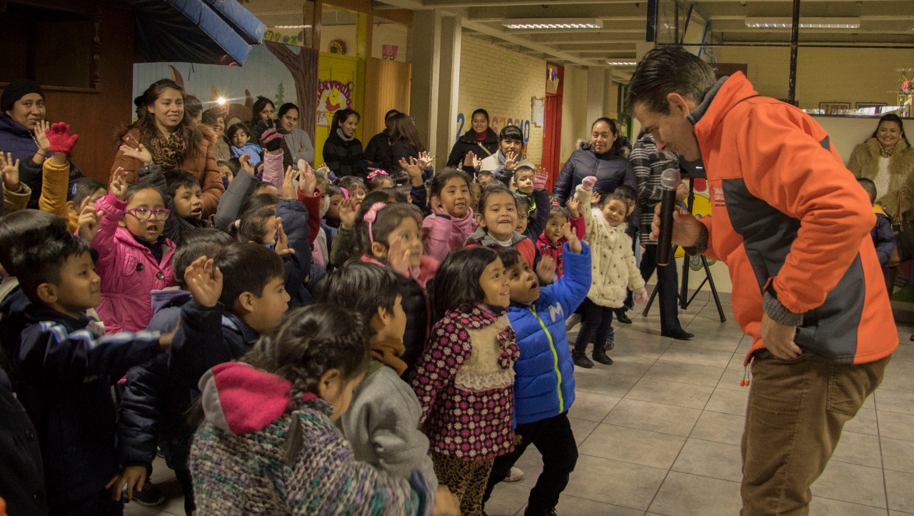 Rodrigo Paz entrega parque infantil para el kínder Belgrano