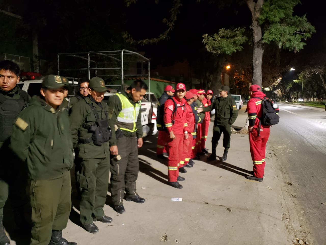 Incendio en Pinos Sud moviliza a efectivos de la Policía y Bomberos de Tarija