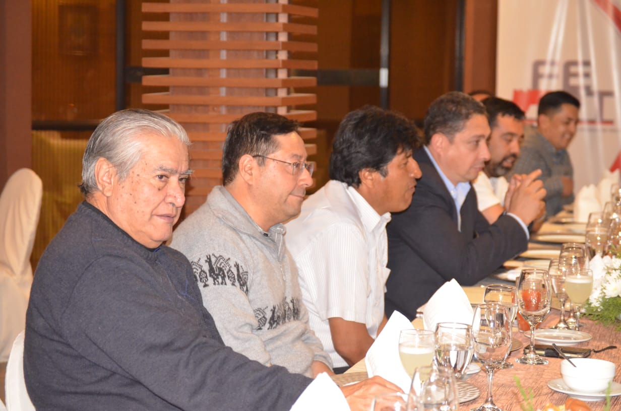 Morales se reúne con empresarios tarijeños en Los Parrales