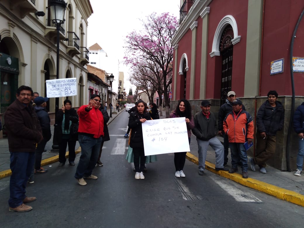 Vecinos de San Blas bloquean plaza principal de Tarija