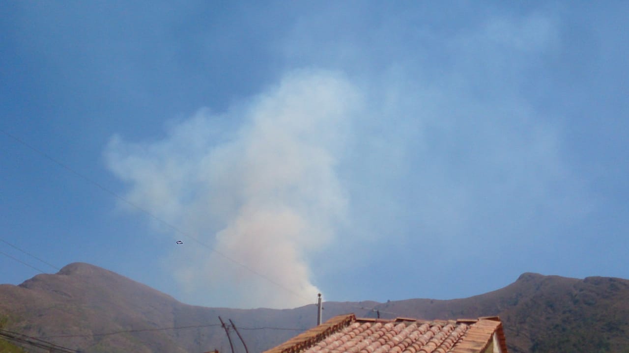 Incendio continúa, se estima 50 ha afectadas en La Victoria-Tarija (Imágenes)