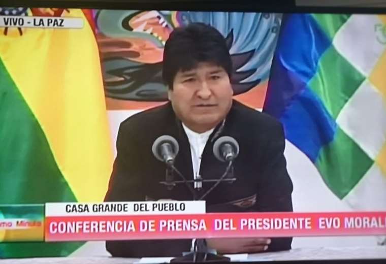 Morales se declara ganador e insiste en que hay un golpe de Estado en marcha