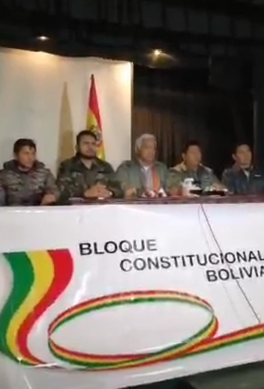 Miembros del servicio pasivo de las Fuerzas Armadas llaman "golpista" al Gobierno y piden movilización