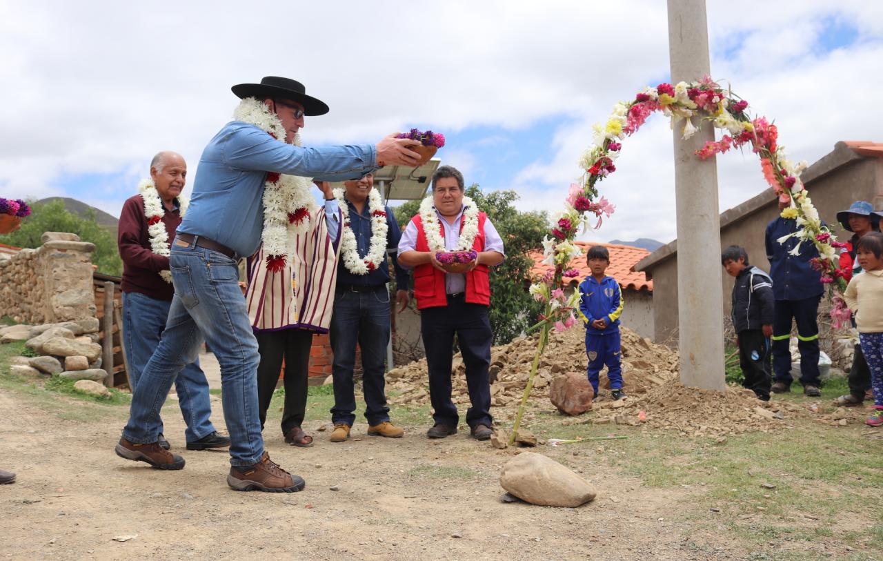 Inicia proyecto eléctrico para 40 comunidades del departamento de Tarija