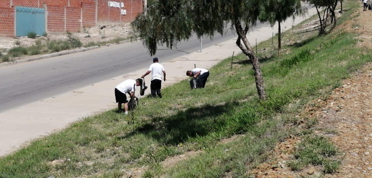 Personal de la Alcaldía realiza campaña ecológica de limpieza en calles de Tarija