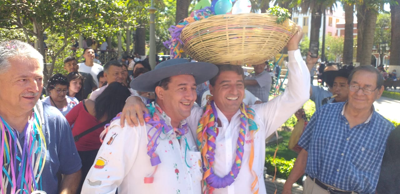 Jueves de compadres, autoridades festejan esta fecha del Carnaval Chapaco (Fotos)