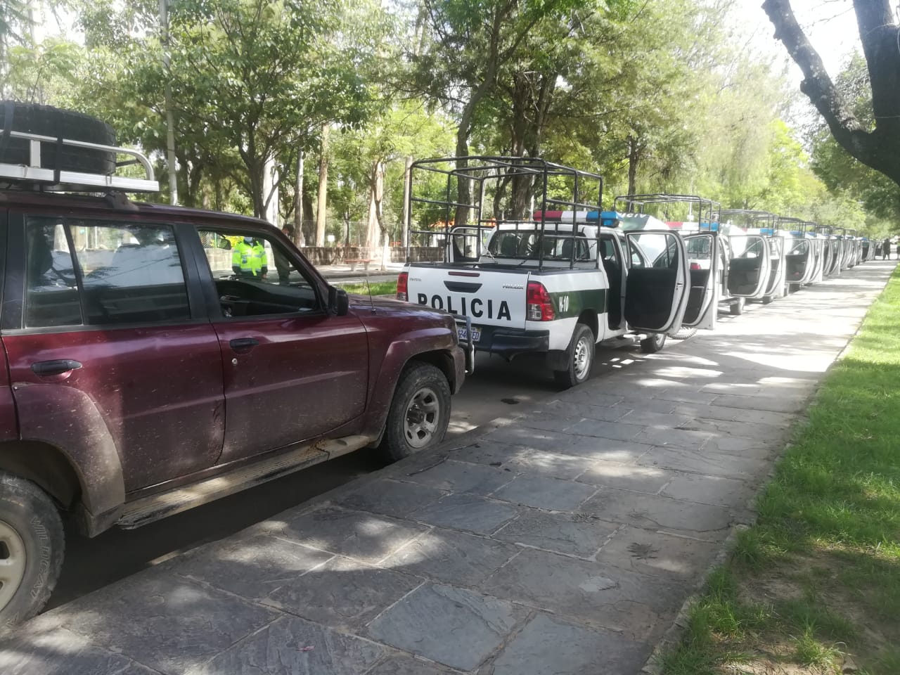 Desinfectan vehículos de la Policía contra el Covid-19