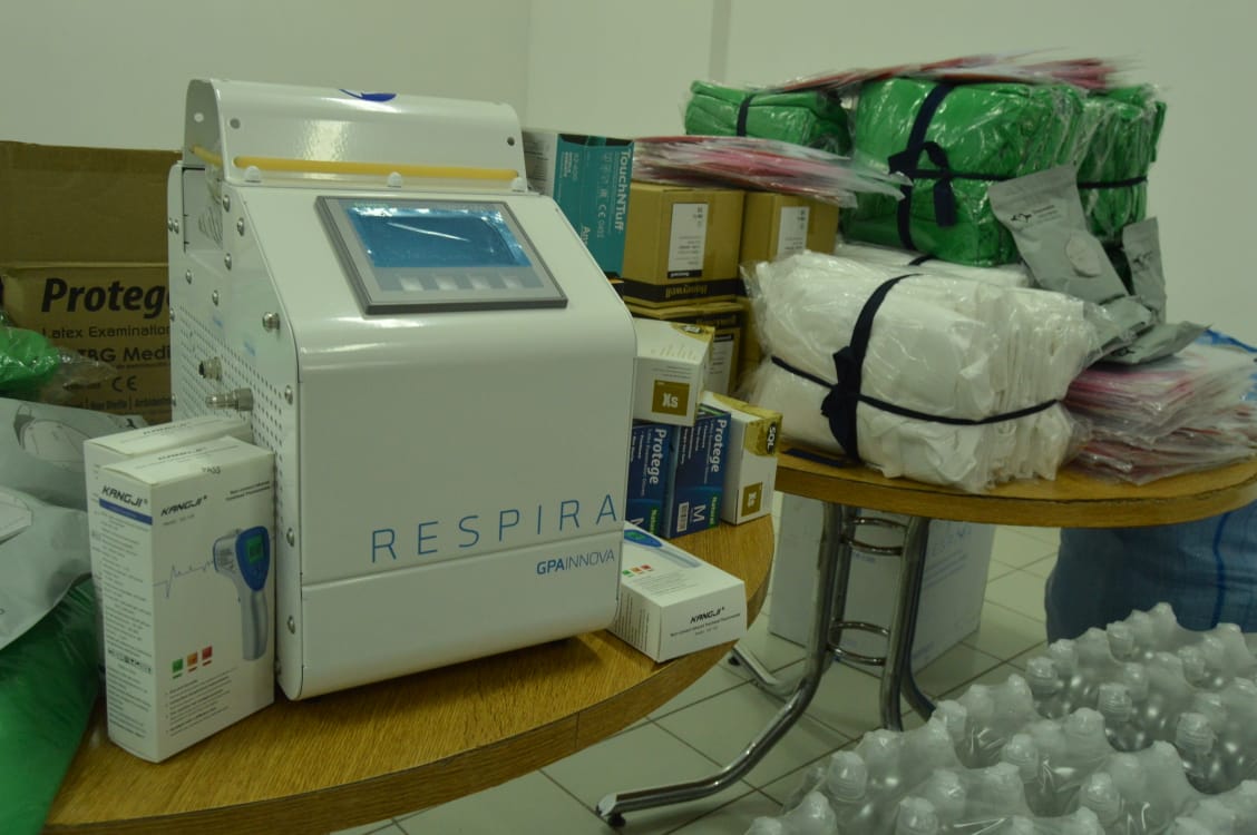 Gobernador Oliva entrega equipos hospitalarios y material de bioseguridad a Bermejo