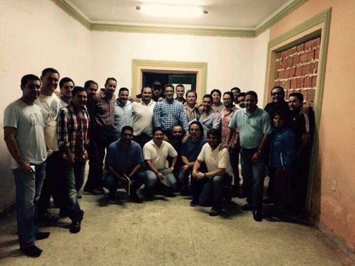 El poder toma posición detrás de los candidatos