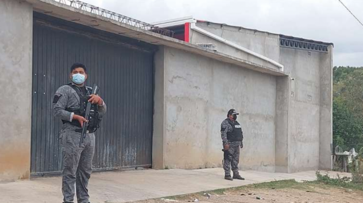 Policía allana inmuebles del Urubó en busca de los asesinos de los tres  uniformados