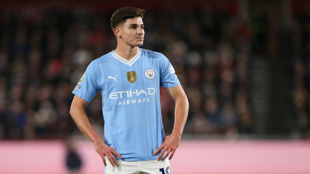 Sorprendente parecido de Julián Álvarez con una leyenda del City