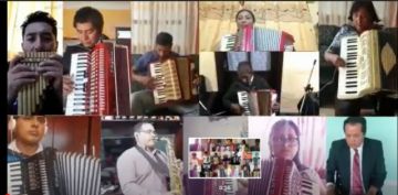 Profesores de Tarija interpretan el Himno al Maestro