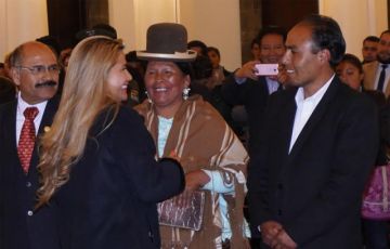 Ante rechazo y críticas por la eliminación de ministerios, Áñez asegura que continuarán los programas de arte y cultura