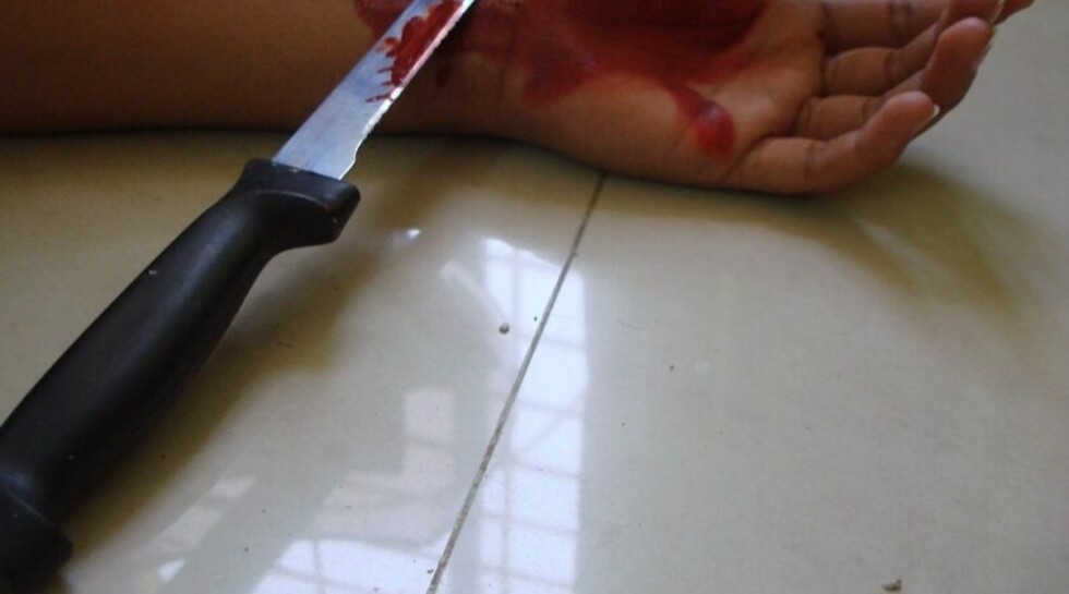 Mujer cortó el rostro a su  esposo y fue aprehendida