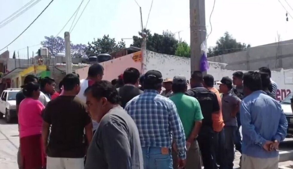 Linchan y queman a cuatro delincuentes por robar agua