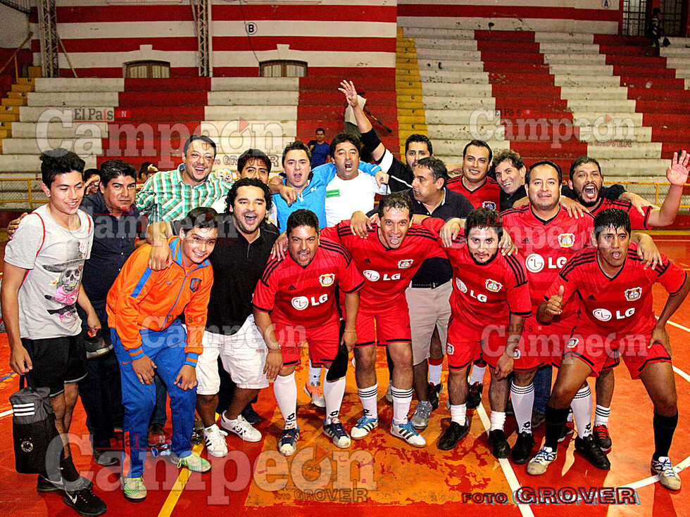 HUAYCOS 95 CAMPEÓN EN EL FUTSAL SENIOR