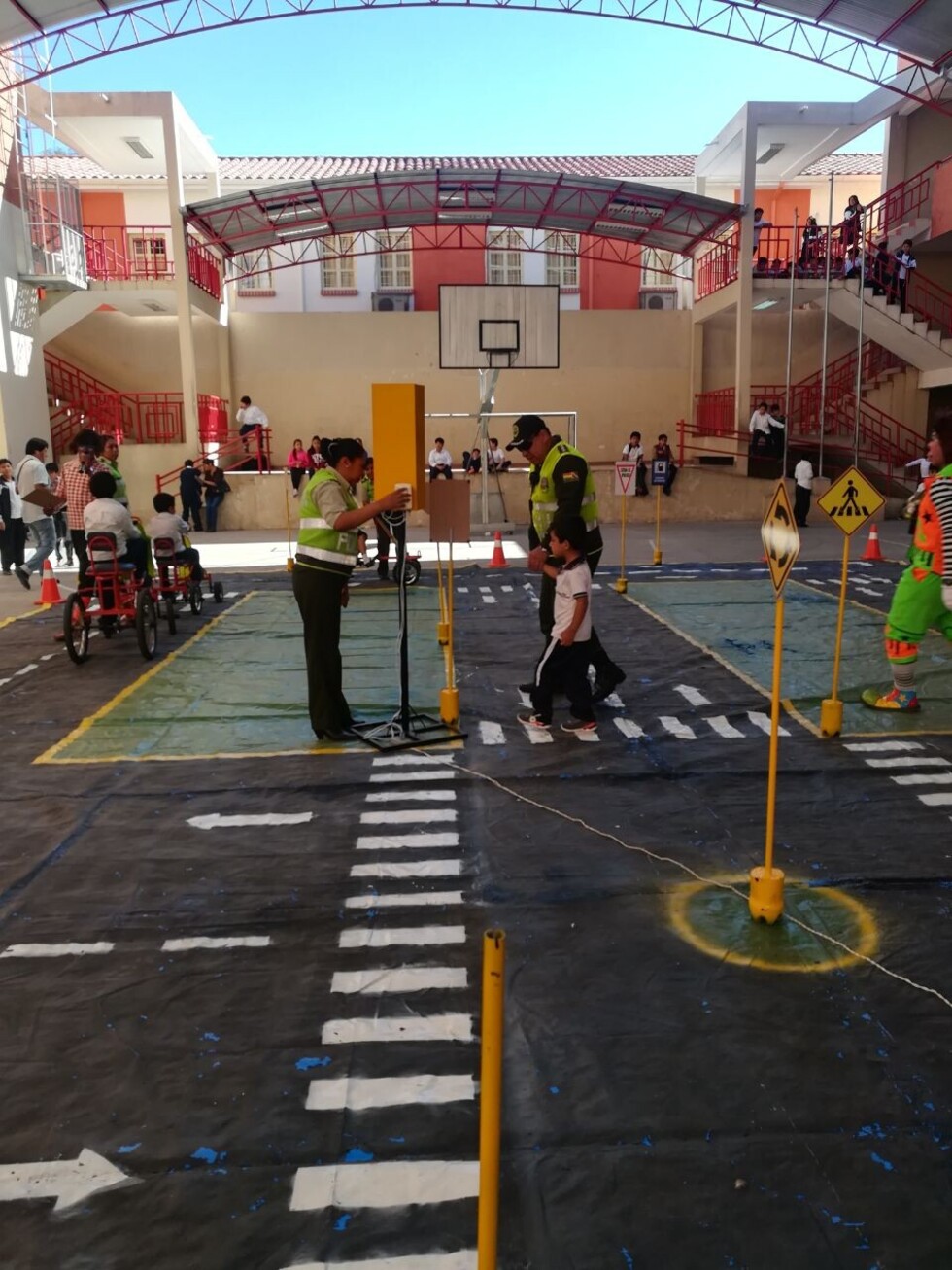 Policía capacita en educación vial en colegios