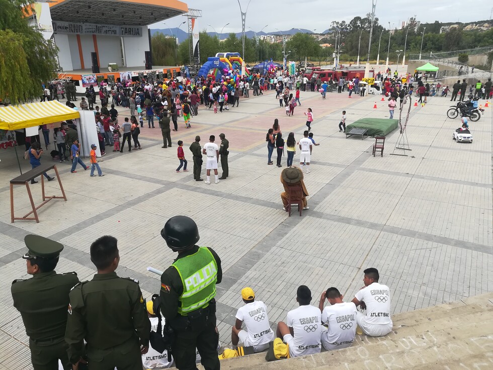 Policía agasajó a los niños y niñas en su día
