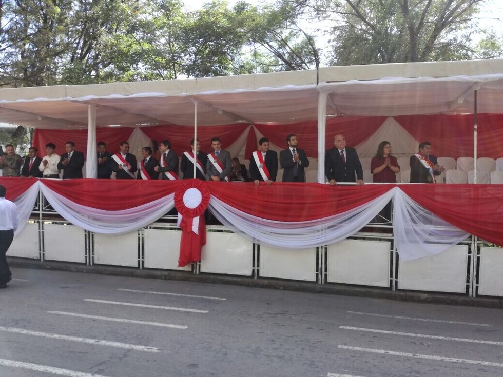 Desfile escolar se desarrolla con mayoritaria presencia de autoridades ediles