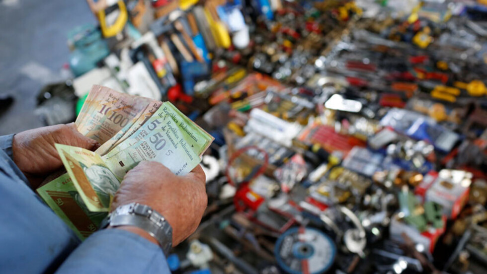 Caracas lanza su propia moneda para afrontar la severa escasez de efectivo