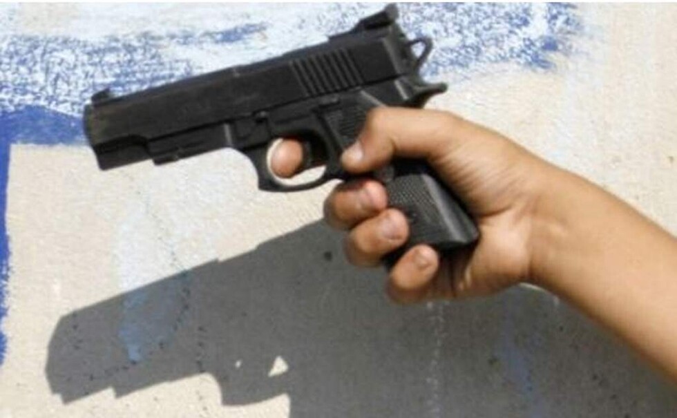 Pillan a menor con 1 arma de fuego en su colegio