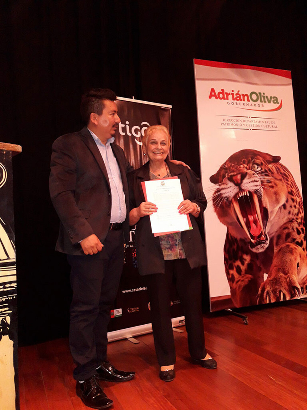 Martha Arana  presenta su libro
