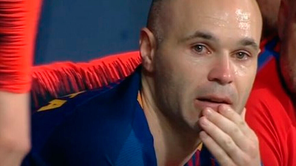 Llora Iniesta, llora el fútbol en el adiós al Barcelona