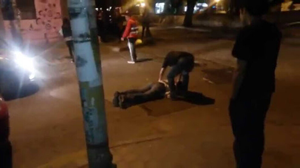 Denuncian a taxista por golpear a pasajero ebrio