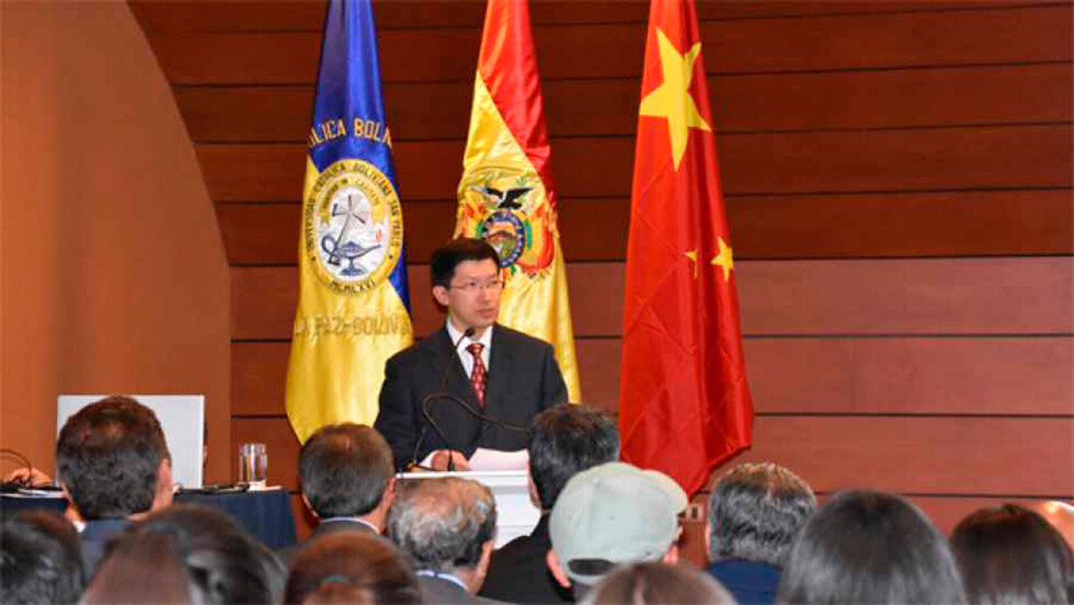 China financia y condiciona, pero no invierte en Bolivia