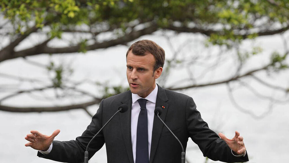 May promete revisar decisiones sobre migrantes