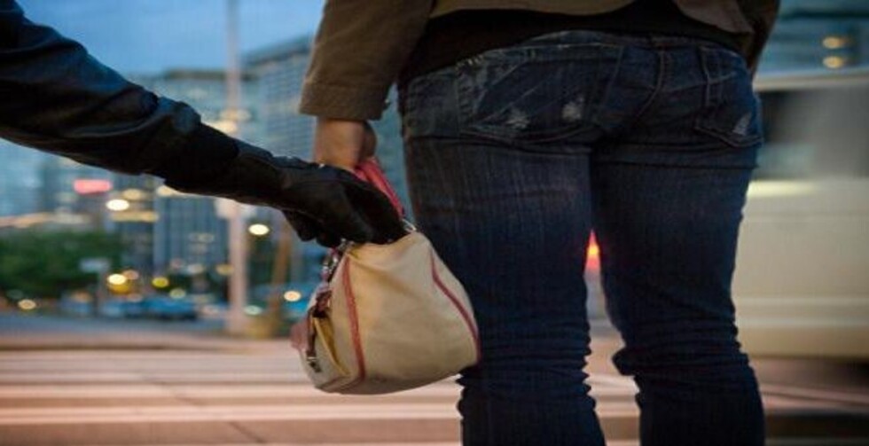Le roban $ 30.000 y $us 4.000 y no lo denuncia