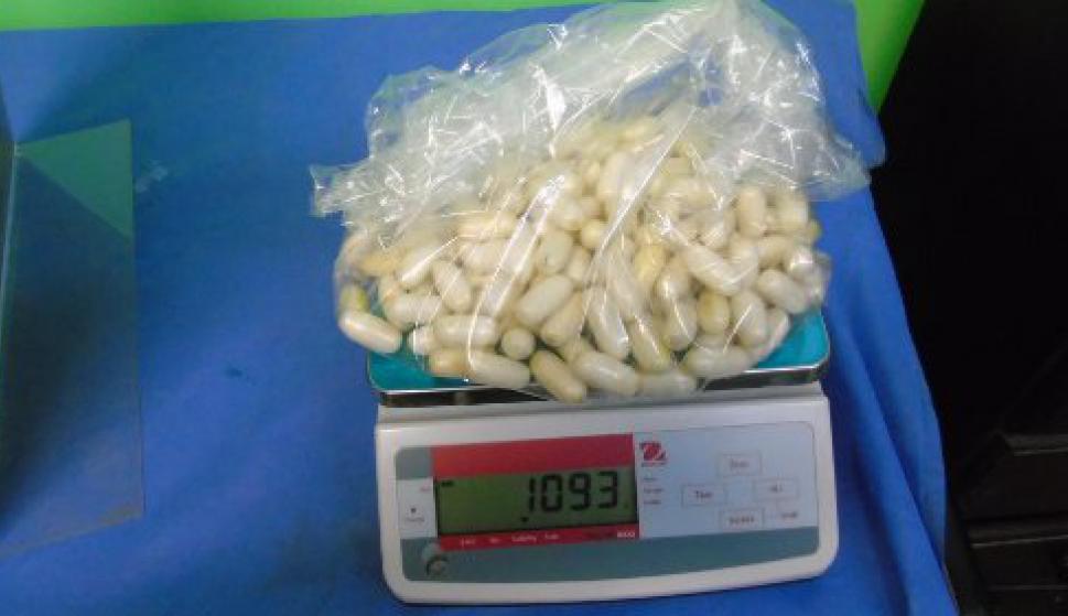 A la cárcel sujeto por tener cocaína en el estómago