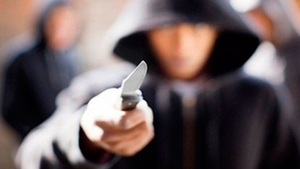 Robaron a joven en su domicilio y los atraparon