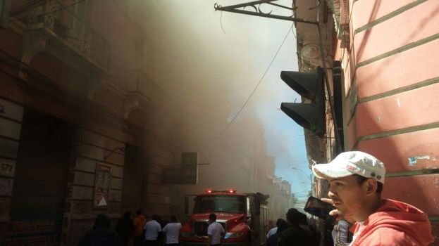 Incendio daña casa patrimonial en Oruro