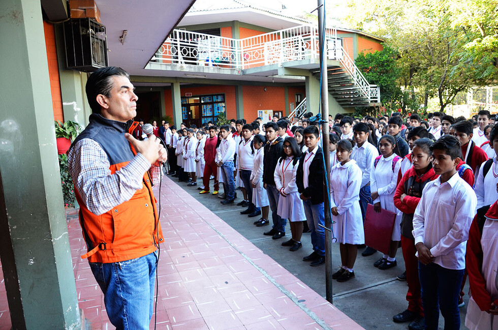 Alcalde Paz inició proyecto “Orgulloso de mi Bandera” en unidades educativas de Tarija