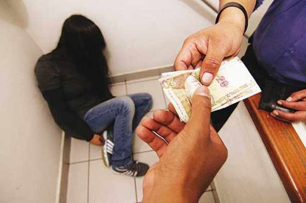 Se hizo pasar por cliente y salvó a su hija de la trata