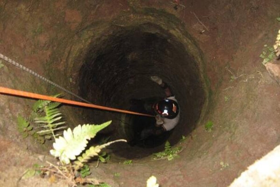 Hallan el cadáver de una mujer dentro de un pozo