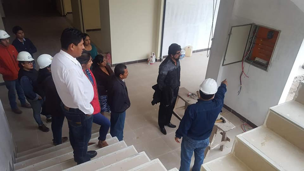 Autoridades inspeccionaron obra del Mercado Municipal en Caraparí